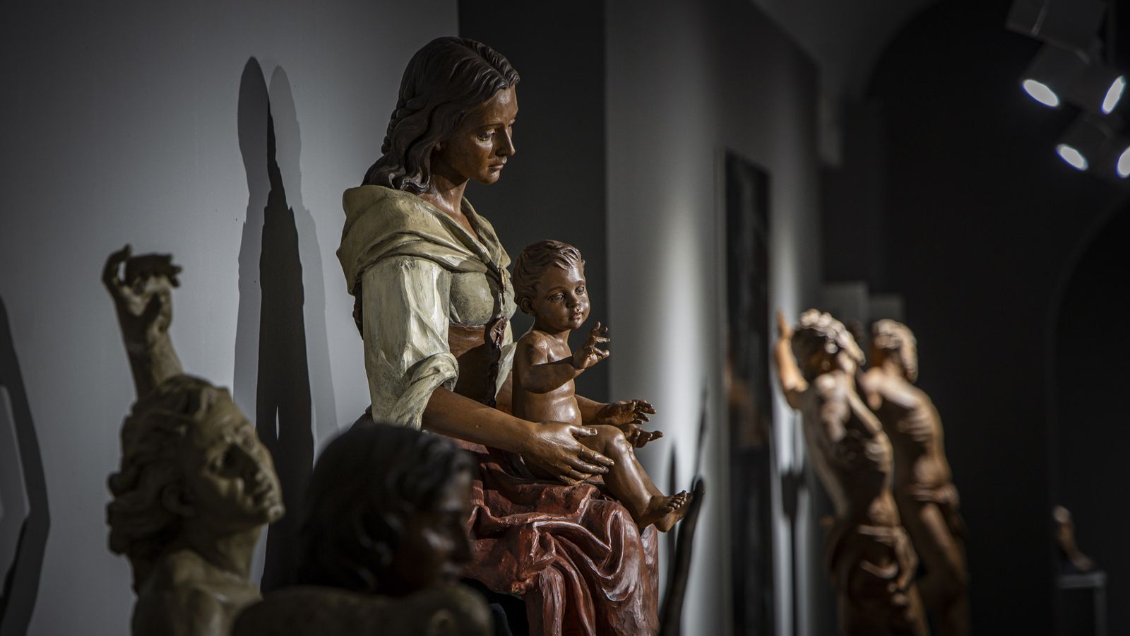 Las imágenes de «El sueño de un niño», la exposición del imaginero Luis González Rey en Cádiz