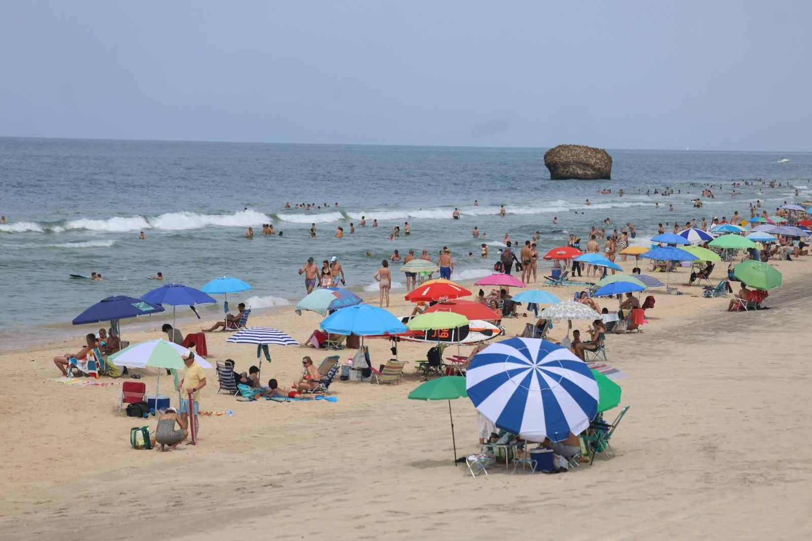 Imágenes del ambiente en las playas de Huelva