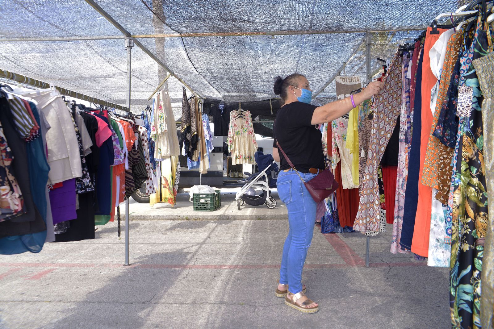 Fotos del primer dia del mercadillo de La Linea