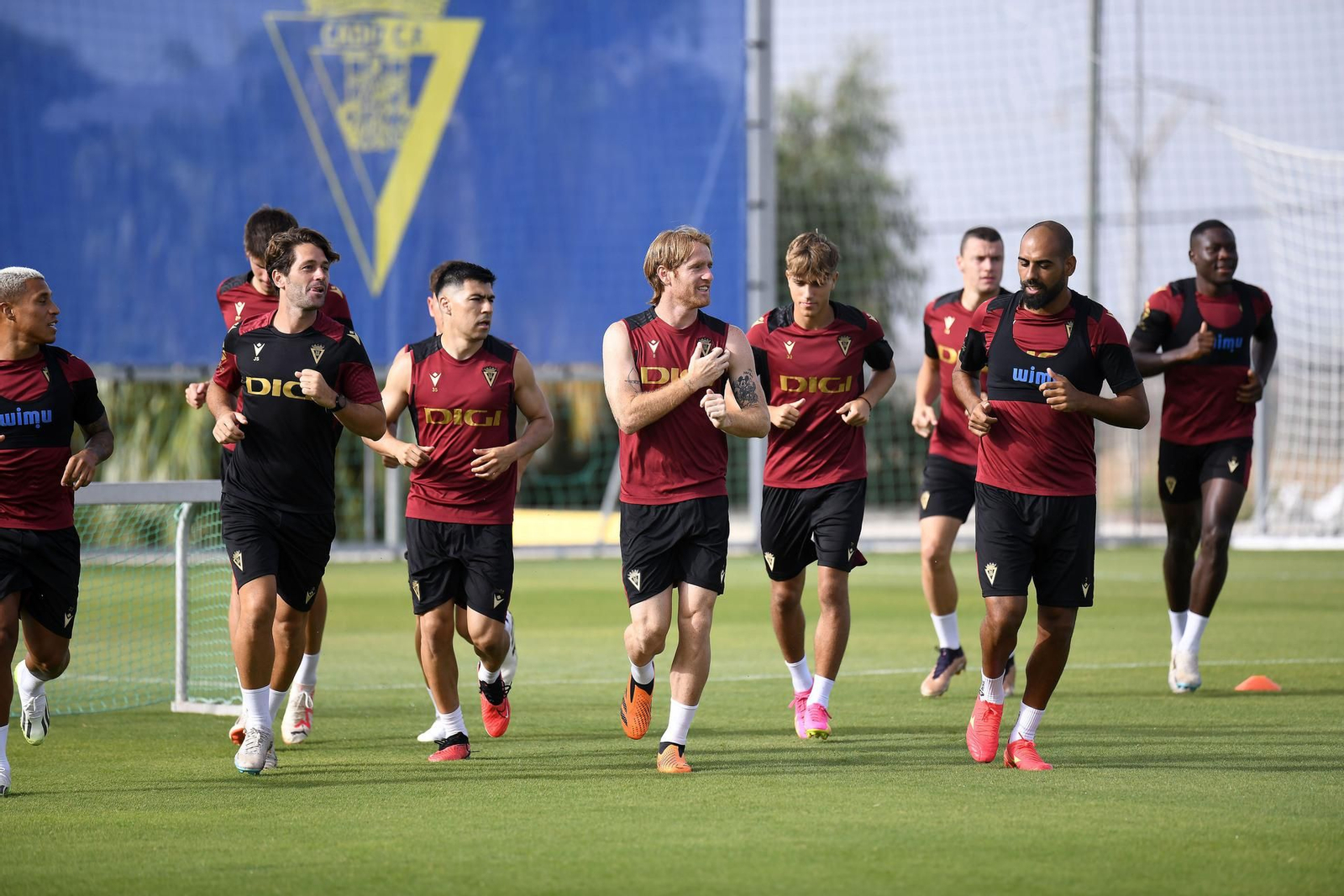 Carrera en grupo en uno de los últimos entrenamientos del equipo.