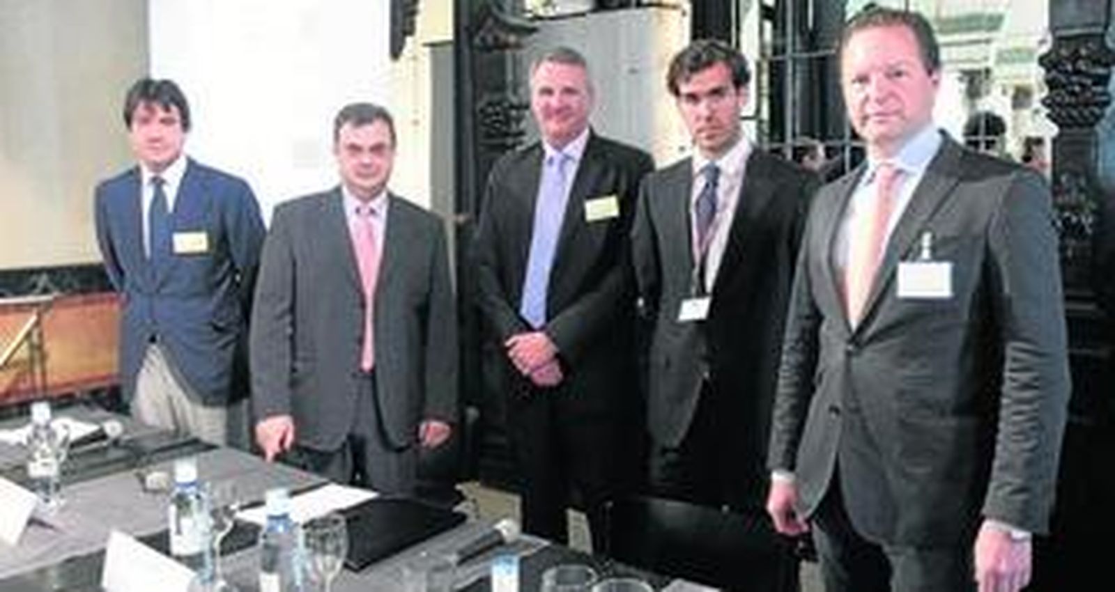 Algunos de los participantes en la Bolsa Andaluza de las Materias Primas, ayer en Sevilla.