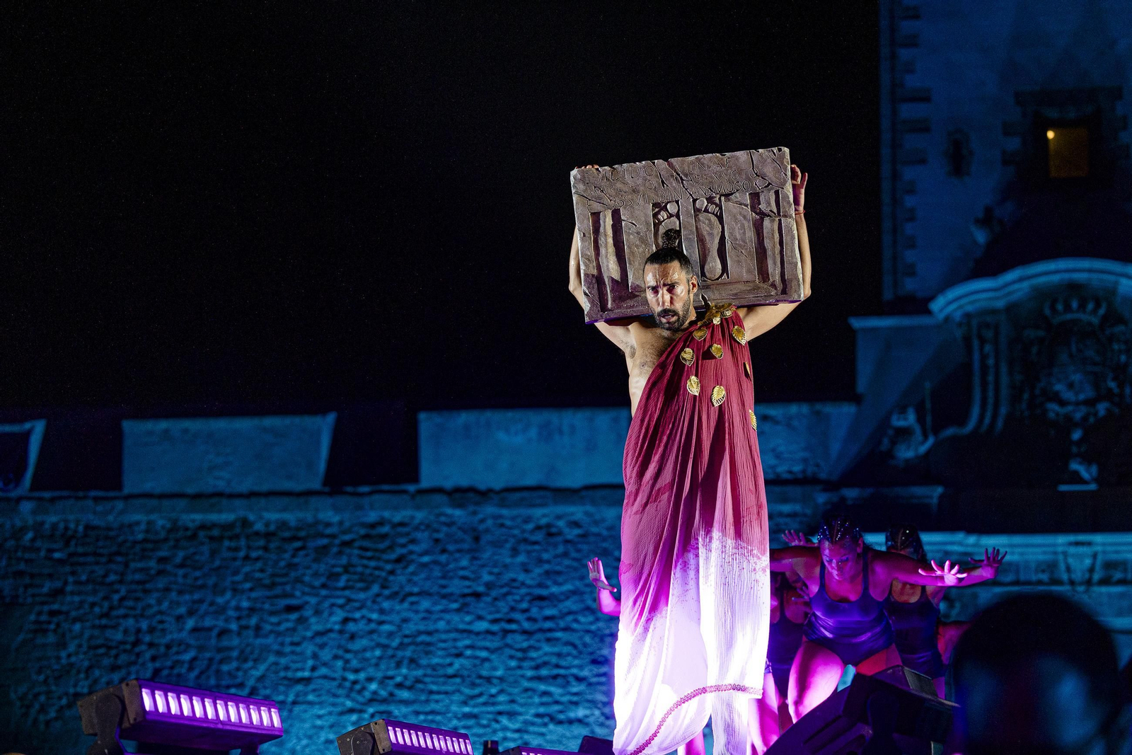 Las imágenes de "Foedus, Gaditanorum", el espectáculo de clausura del festival Cádiz Romana en las Puertas de Tierra
