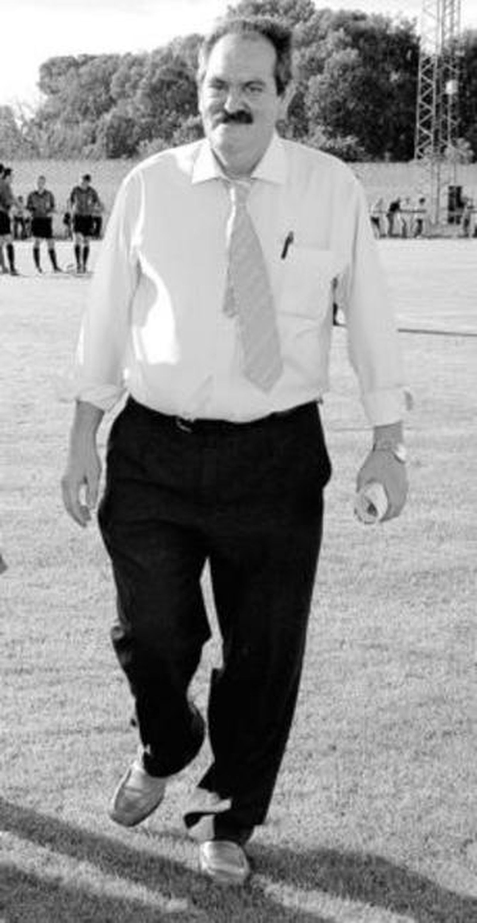 Andrés Oñate dice que está harto de tantas zancadillas.