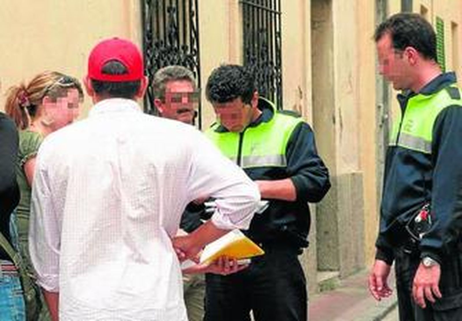 Agentes de la Policía Local de servicio, en una foto de archivo.