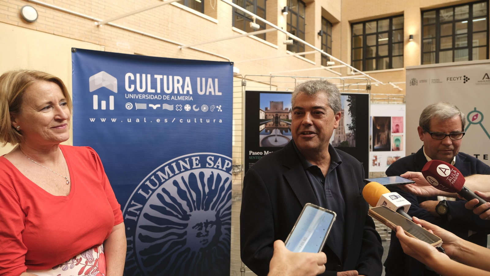Imágenes de la inauguración de la exposición 'Paseo Matemático Al-Ándalus' en la Universidad de Almería