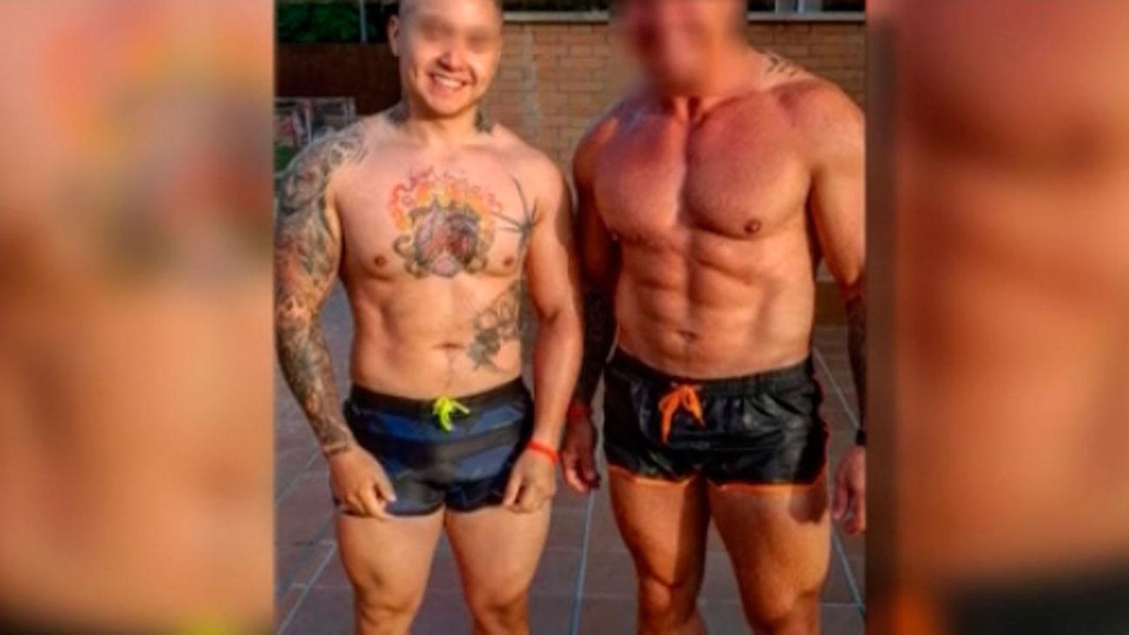 El 'carnicero tatuador', a la izquierda