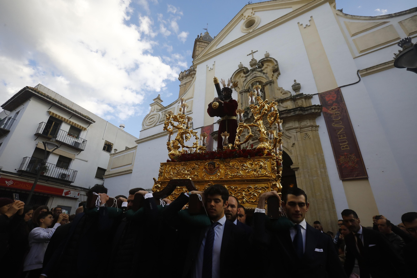La salida del Señor del Buen Suceso hacia la Catedral, en imágenes