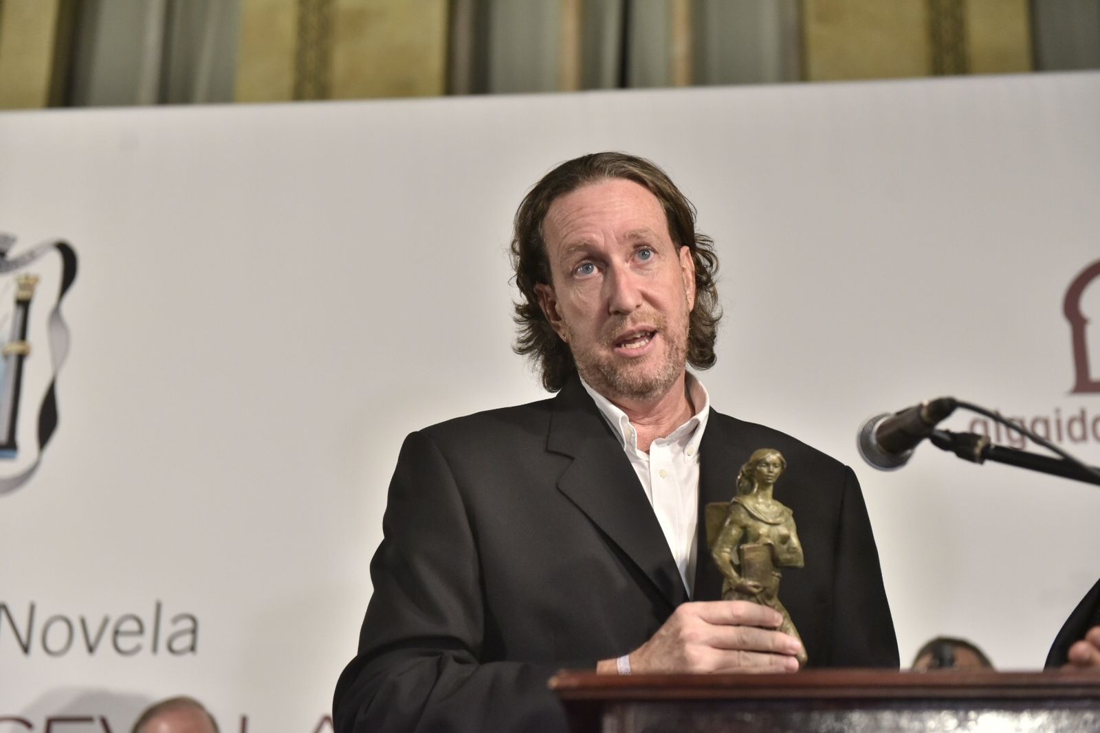 Jerónimo Tristante con el premio