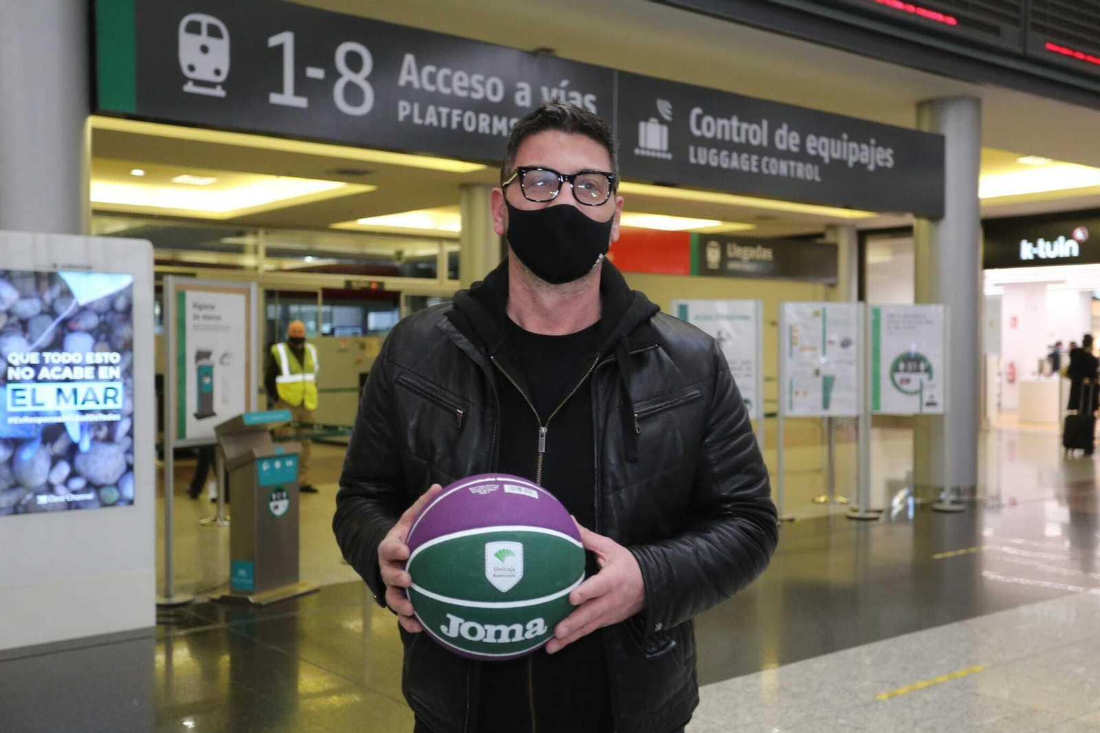 Las fotos de la llegada de Fotis Katsikaris a Málaga