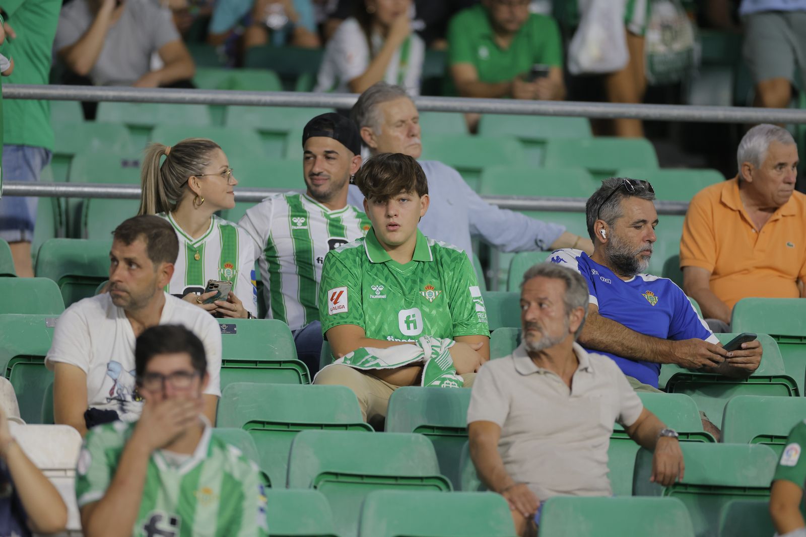Búscate en las fotos del Betis-Valencia