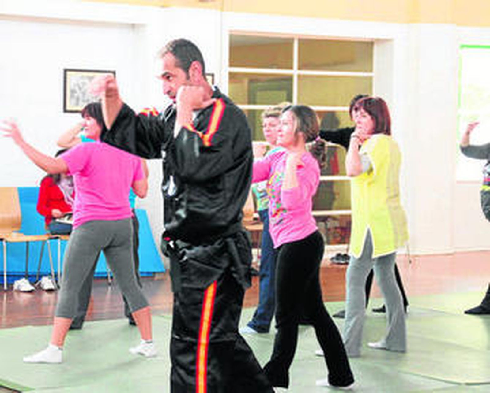Lepe acoge un taller de defensa para mujeres