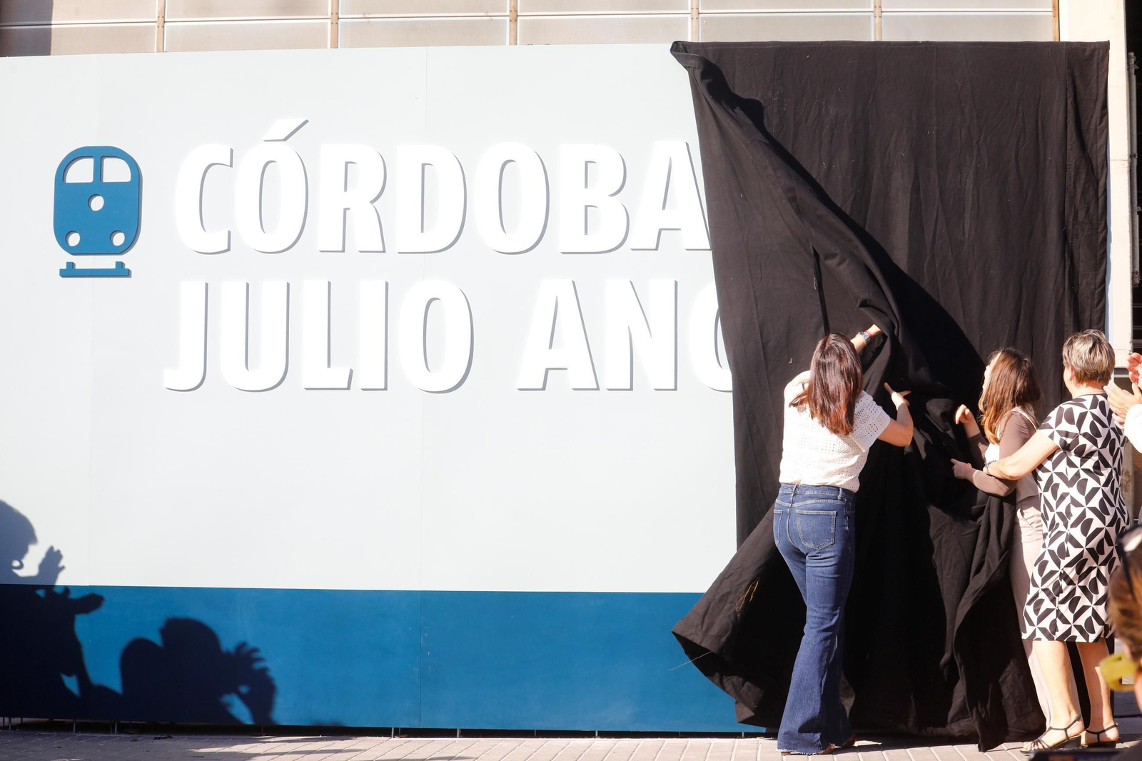 Inauguración de la nueva nomenclatura de la estación de Córdoba Julio Anguita