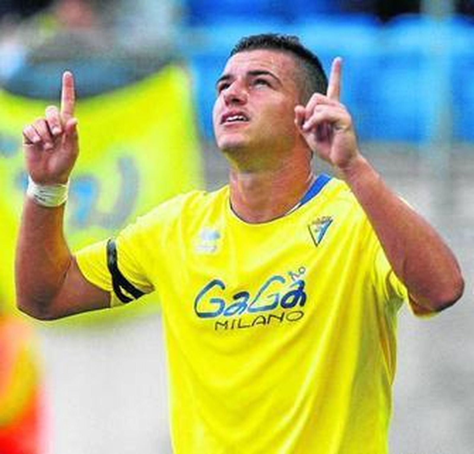 Airam señala al cielo para dedicar uno de sus muchos goles.