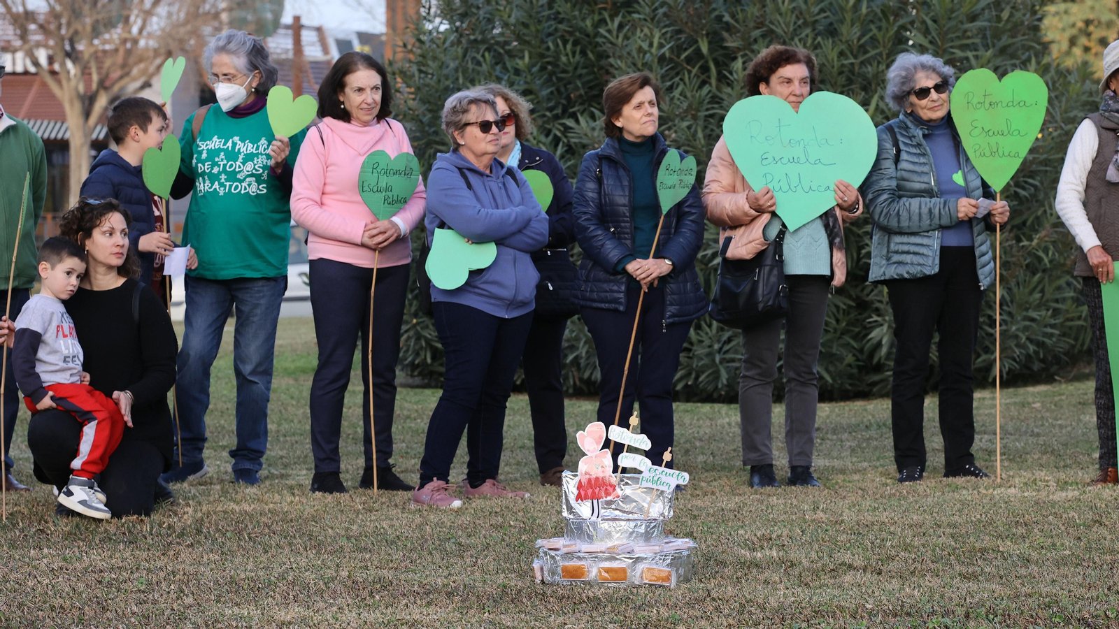 Concentración de Marea Verde Jerez para nombrar a la rotonda de la Escuela Pública en La Granja Concentración de Marea Verde Jerez para nombrar a la rotonda de la Escuela Pública en La Granja
