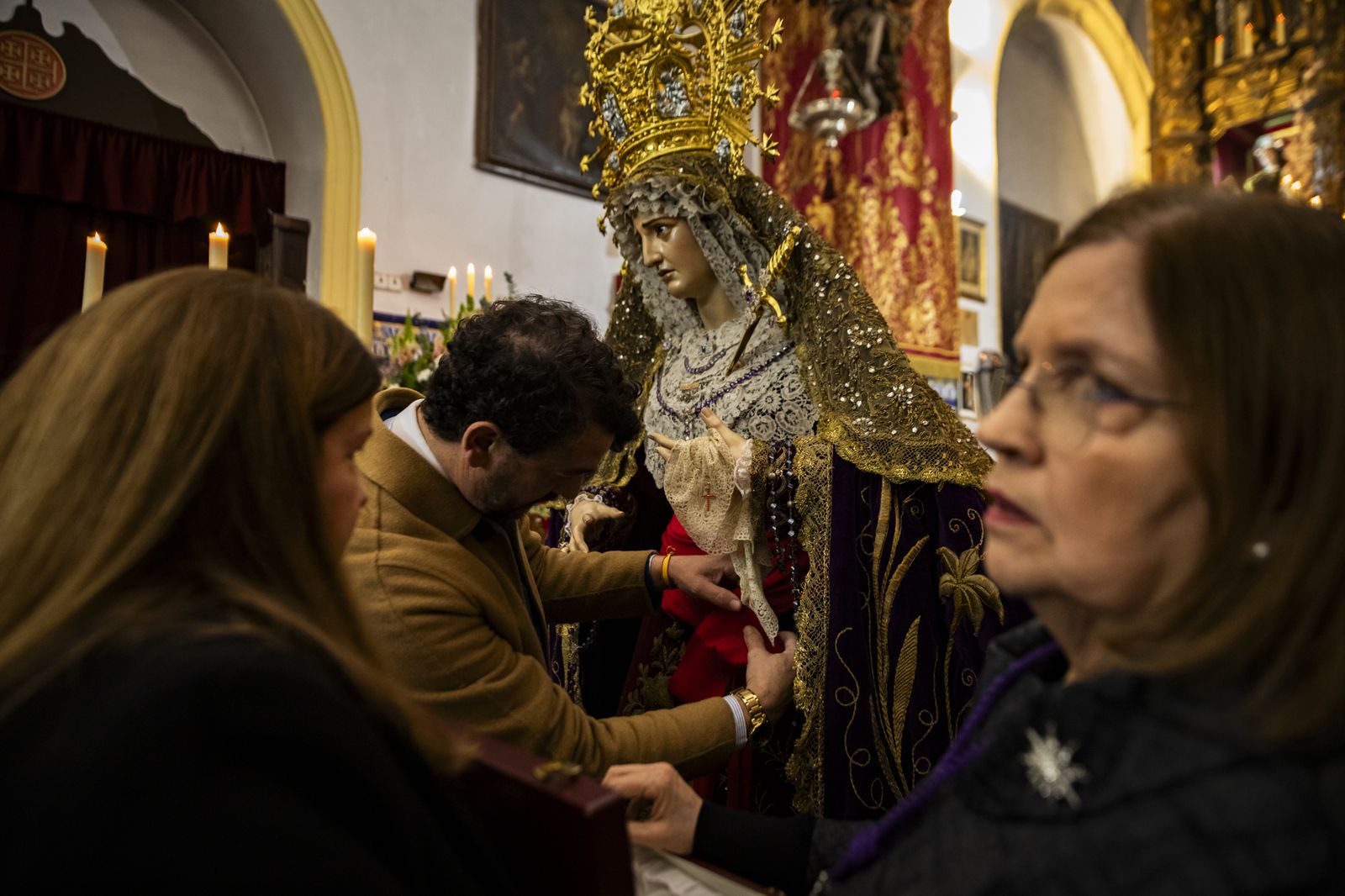 Imágenes de los besapiés y besamanos del Primer Domingo de Cuaresma en Jerez