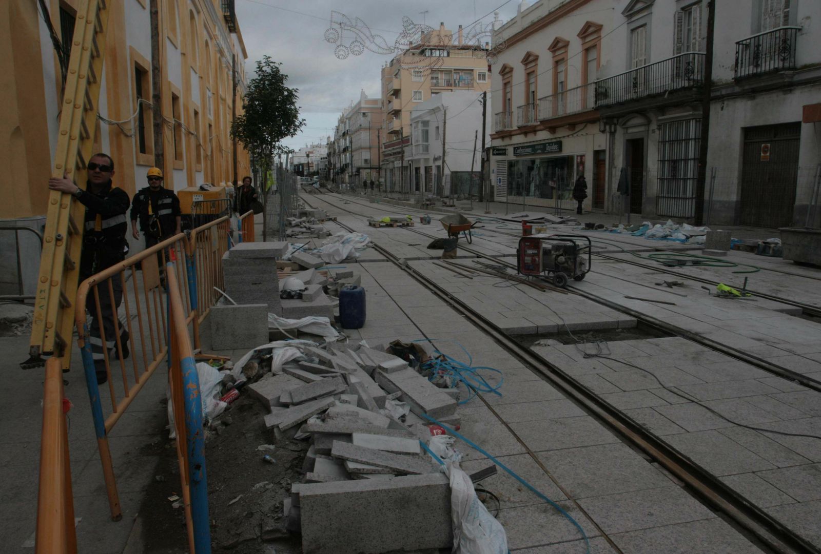 Obras del tranvía en 2010, que diez años después sigue sin funcionar
