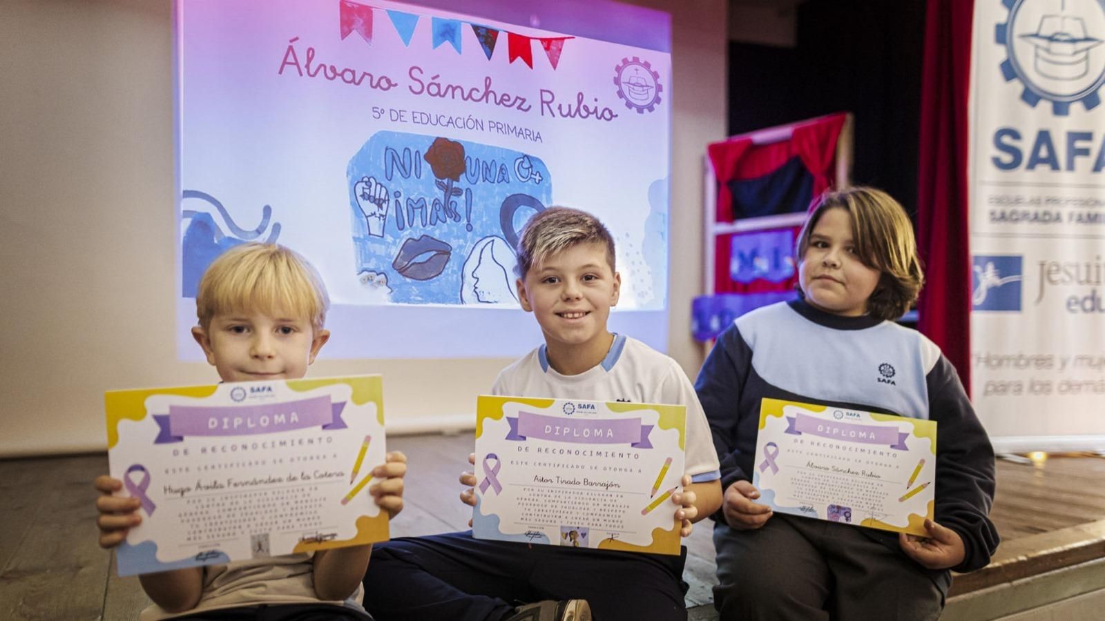 Hugo Ávila, Aitor Tirado y Álvaro Sánchez, los alumnos del SAFA Villoslada reconocidos en el concurso de eslóganes del 25N.