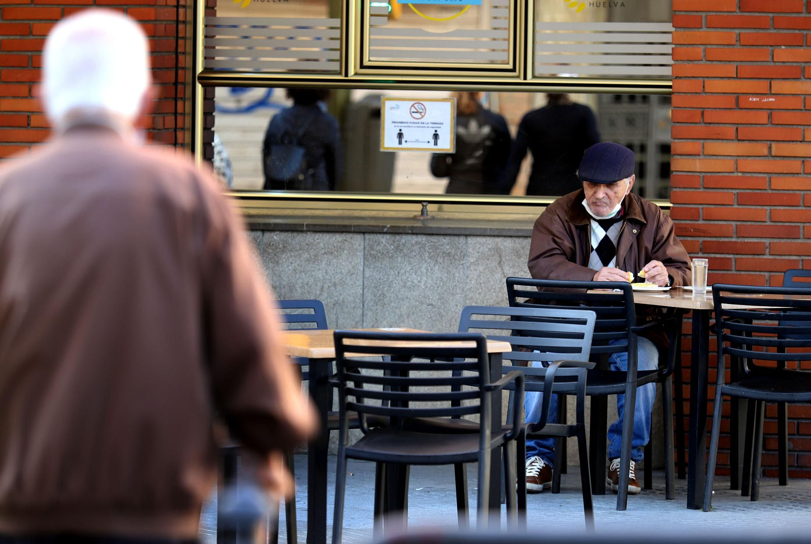 Imágenes del cierre de comercios bares y terrazas a causa de las nuevas restricciones por la Covid en Huelva