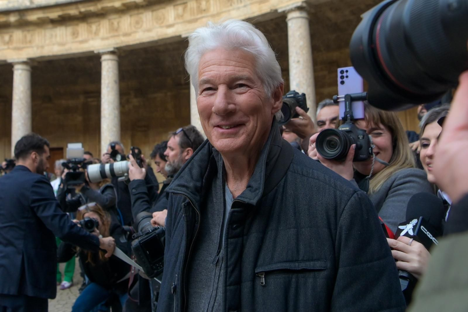 Así ha sido la llegada de Richard Gere al Palacio Carlos V de Granada