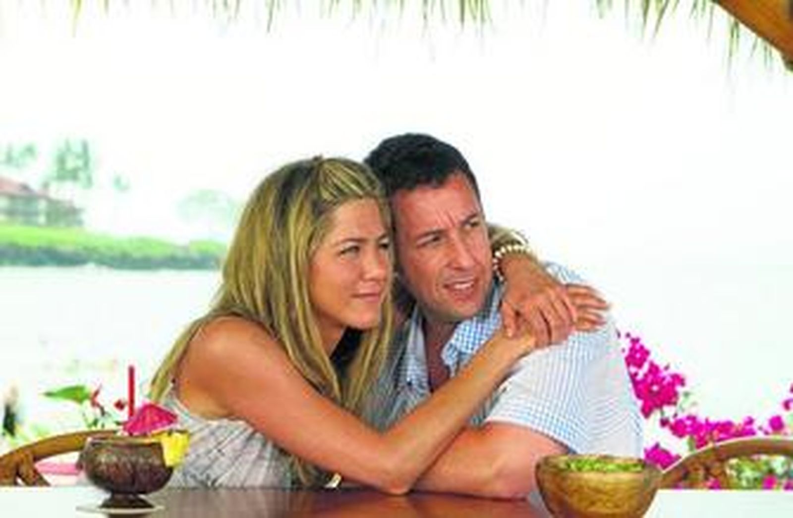 Jennifer Aniston y Adam Sandler forman una atípica pareja en la comedia romántica 'Sígueme el rollo'.