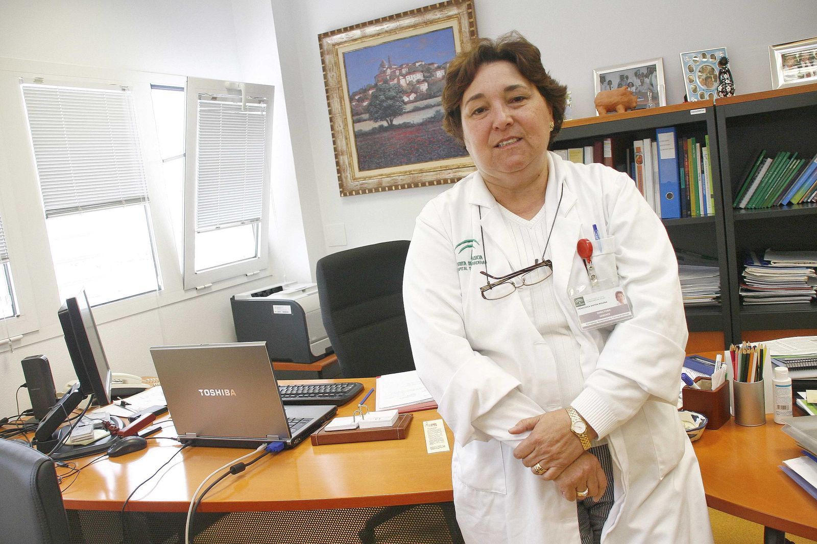 Francisca Antón en su despacho del Complejo Hospitalario Torrecárdenas de Almería.
