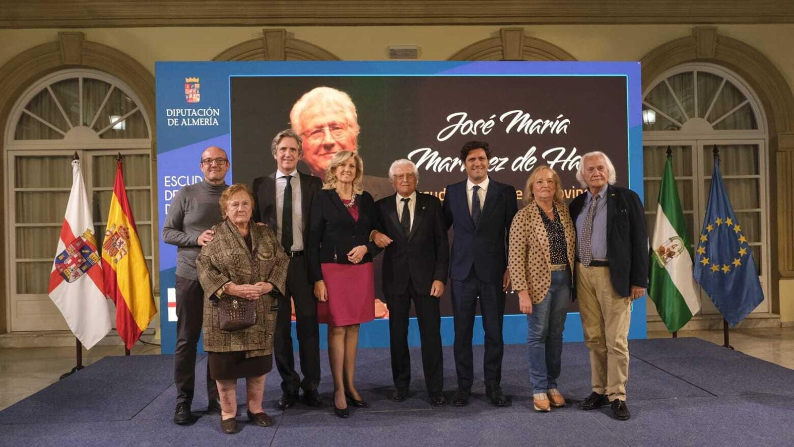 Martínez de Haro con su esposa, hijos y hermanos.