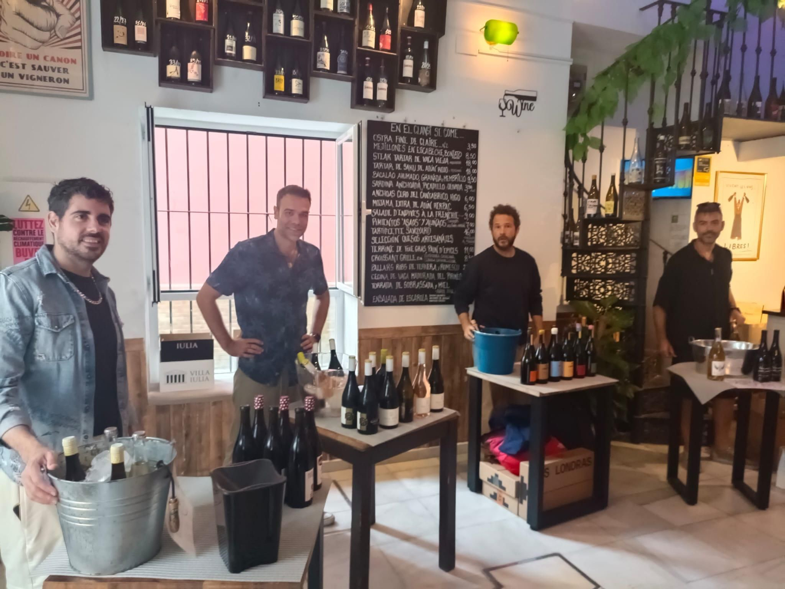 De izquierda a derecha, Vinifícate, Villa Iulia Wines, As Londras y Simbad Romero.