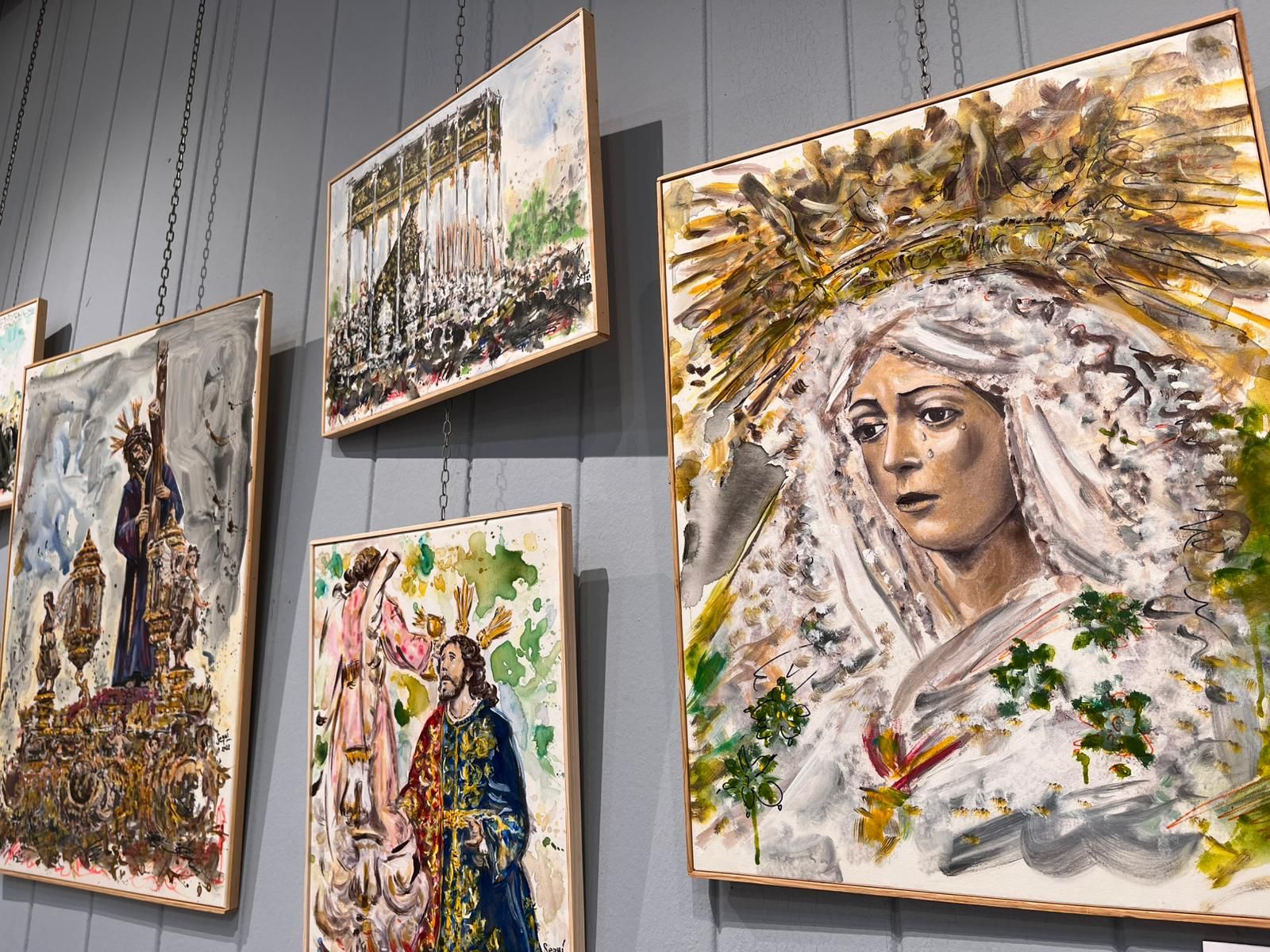 Detalle de algunas de las obras expuestas en la sede de la calle Sierpes