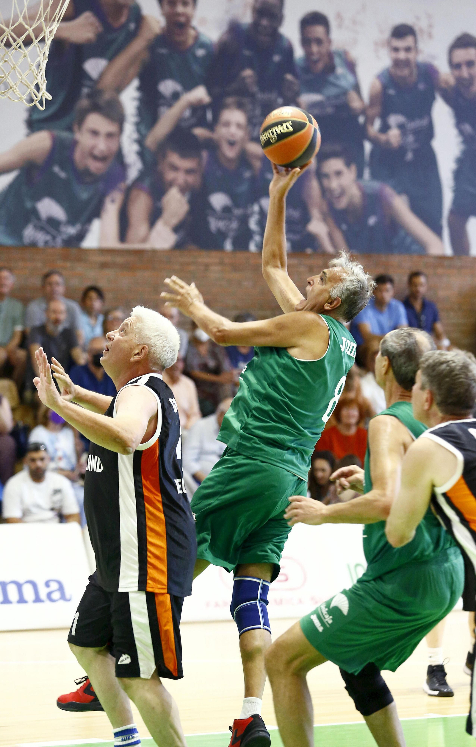 El debut del Unicaja +60 en el FIMBA, en fotos