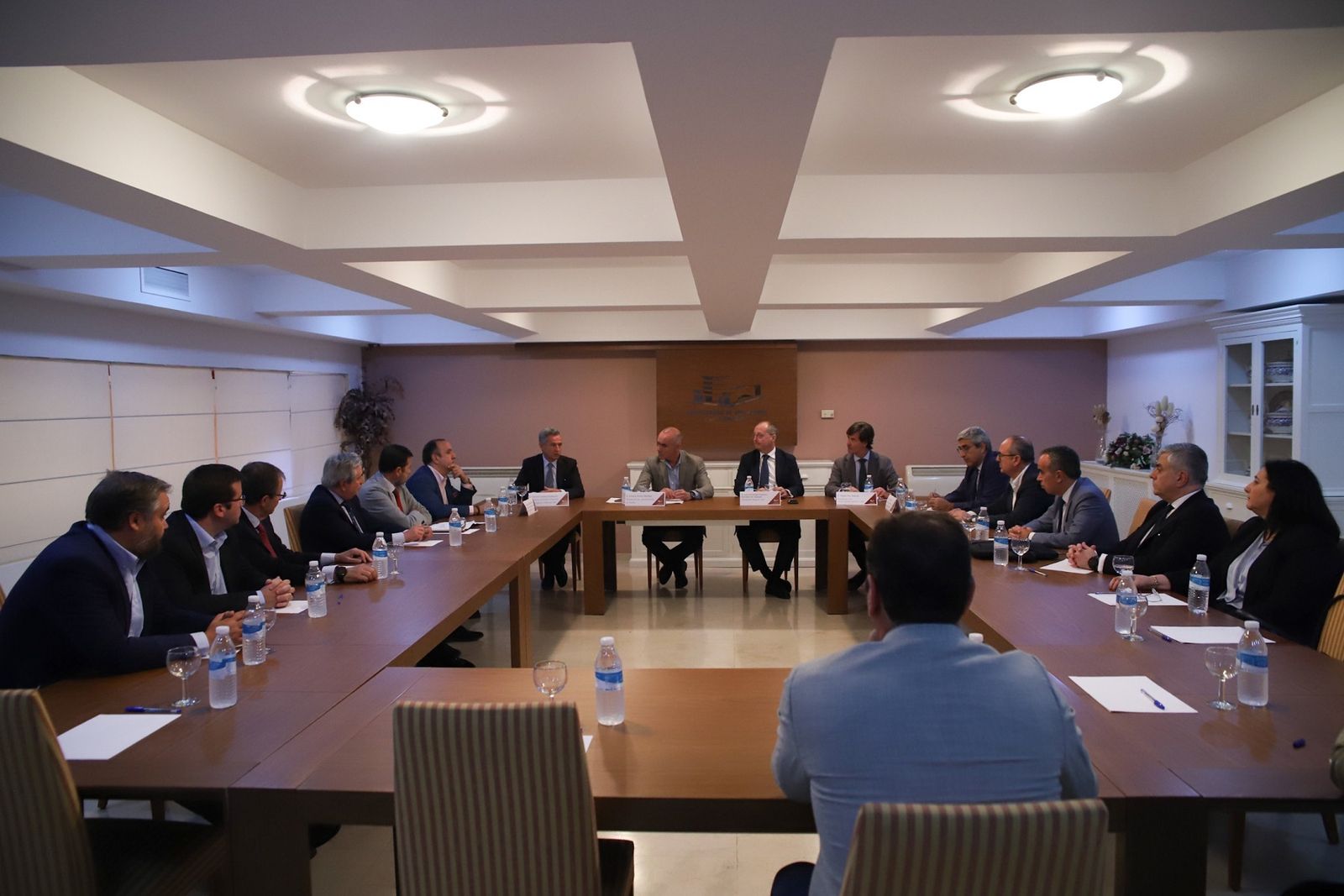 El alcalde obtiene el respaldo de la CEA a la candidatura de Sevilla para la sede de la Agencia Aeroespacial.