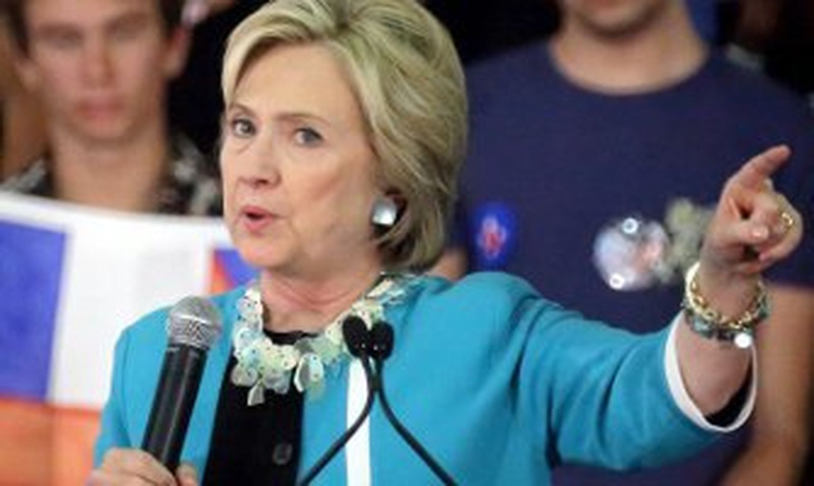 Clinton arremete contra la asociación del rifle tras la matanza en Oregón