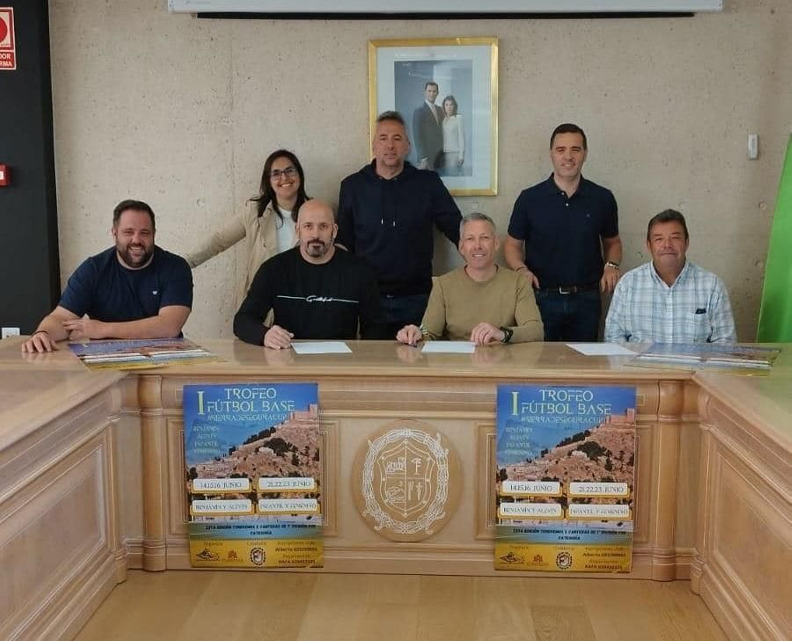 Foto de familia de los organizadores en la presentación de la I Sierra de Segura Cup.