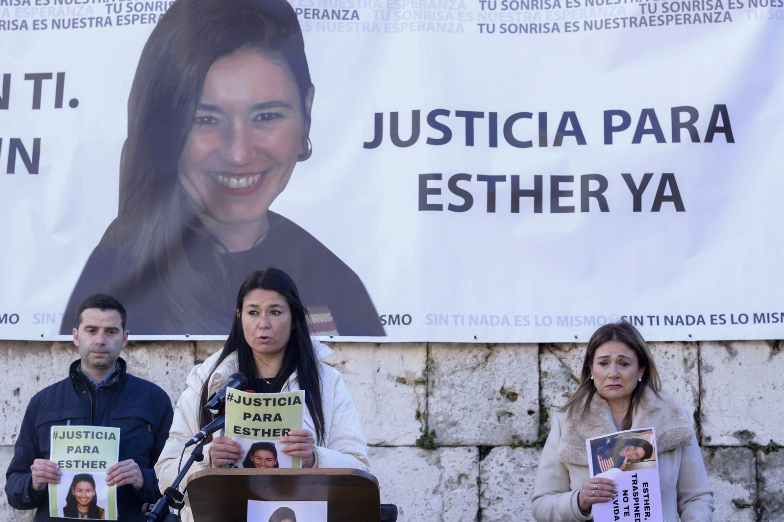 La familia de Esther en una concentración en Valladolid para pedir justicia