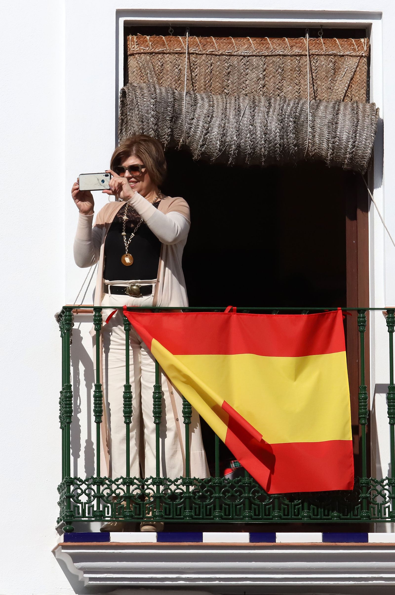 Imágenes de Don Felipe y Doña Letizia arropados por el cariño de los almonteños