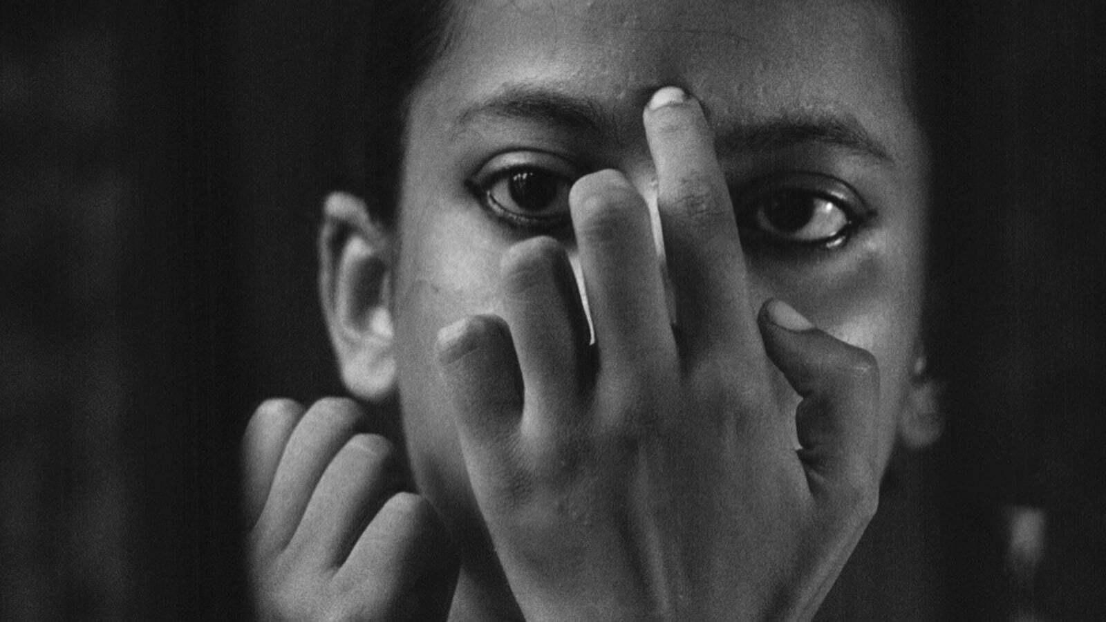 El primer visionado de una película como 'La canción del camino' supone un choque emocional que deja una huella indeleble en el espectador