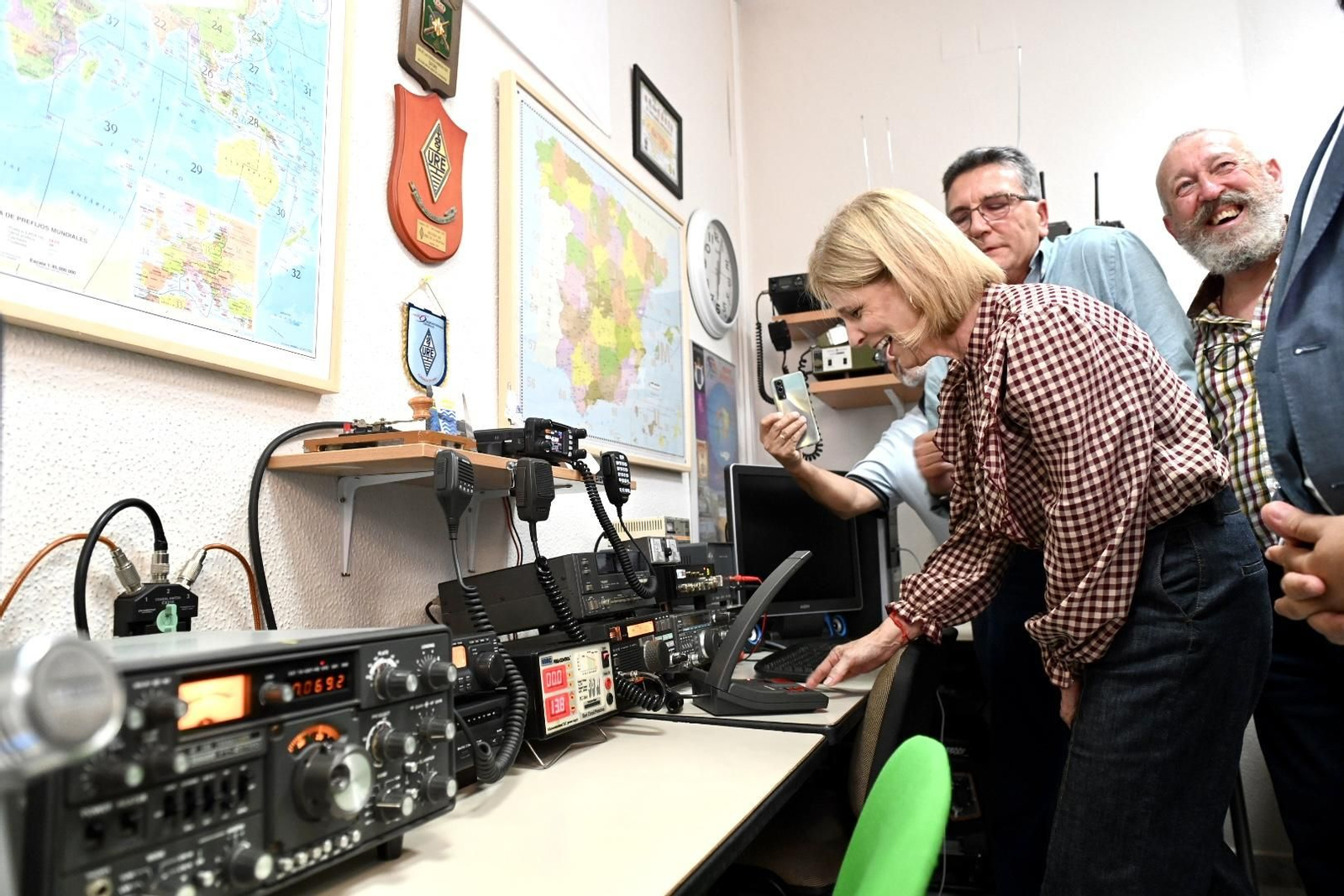 Un momento de la visita de la alcaldesa.