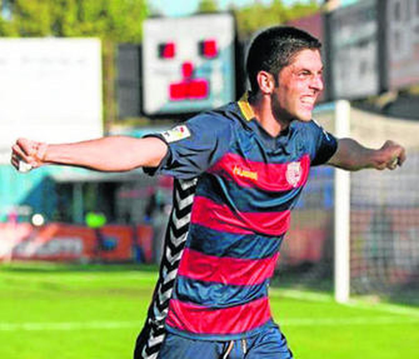 Juanjo Expósito es el elegido para cerrar el ataque