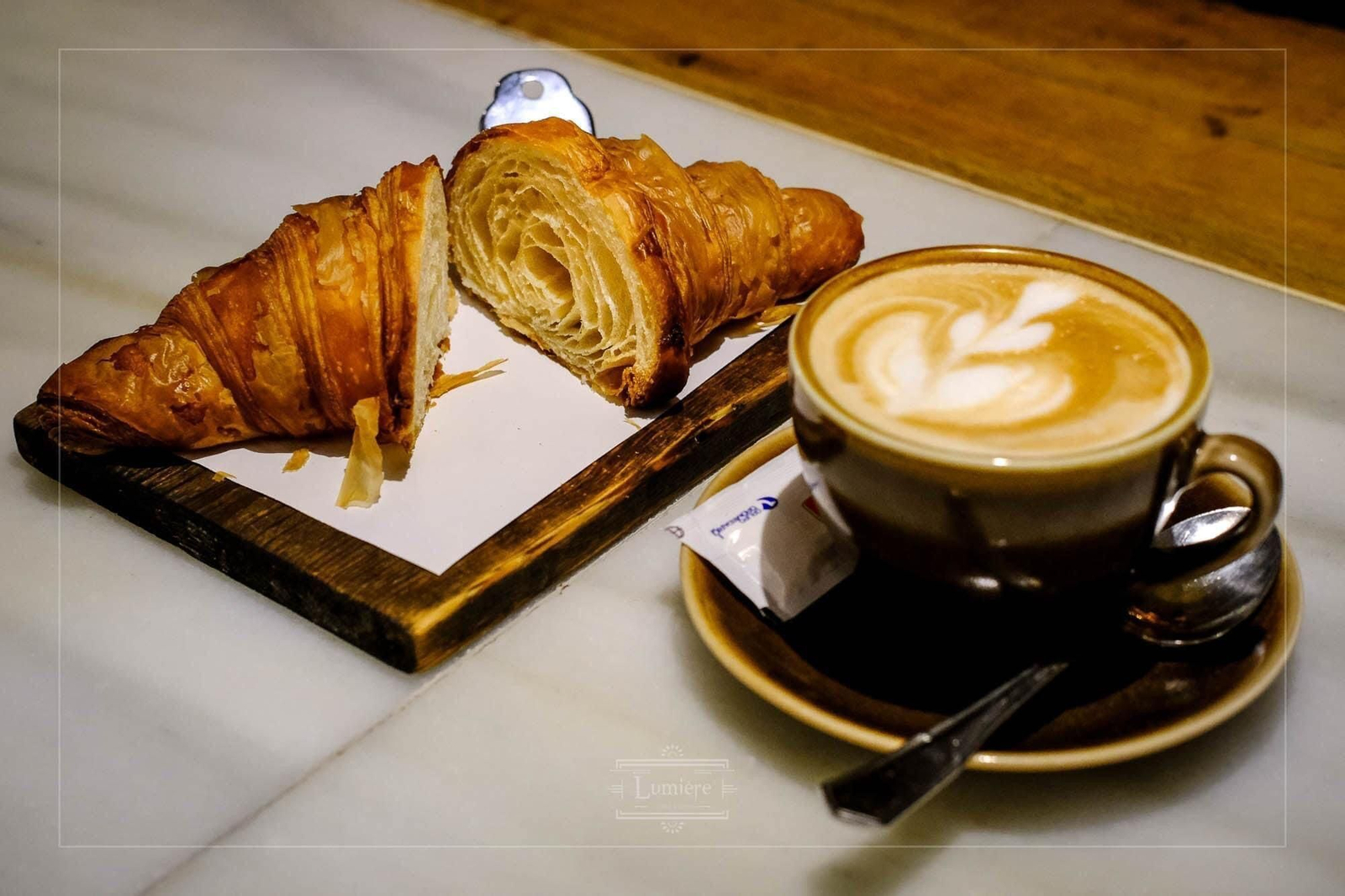 Desayuno de la cafetería Lumière, en Sanlúcar.