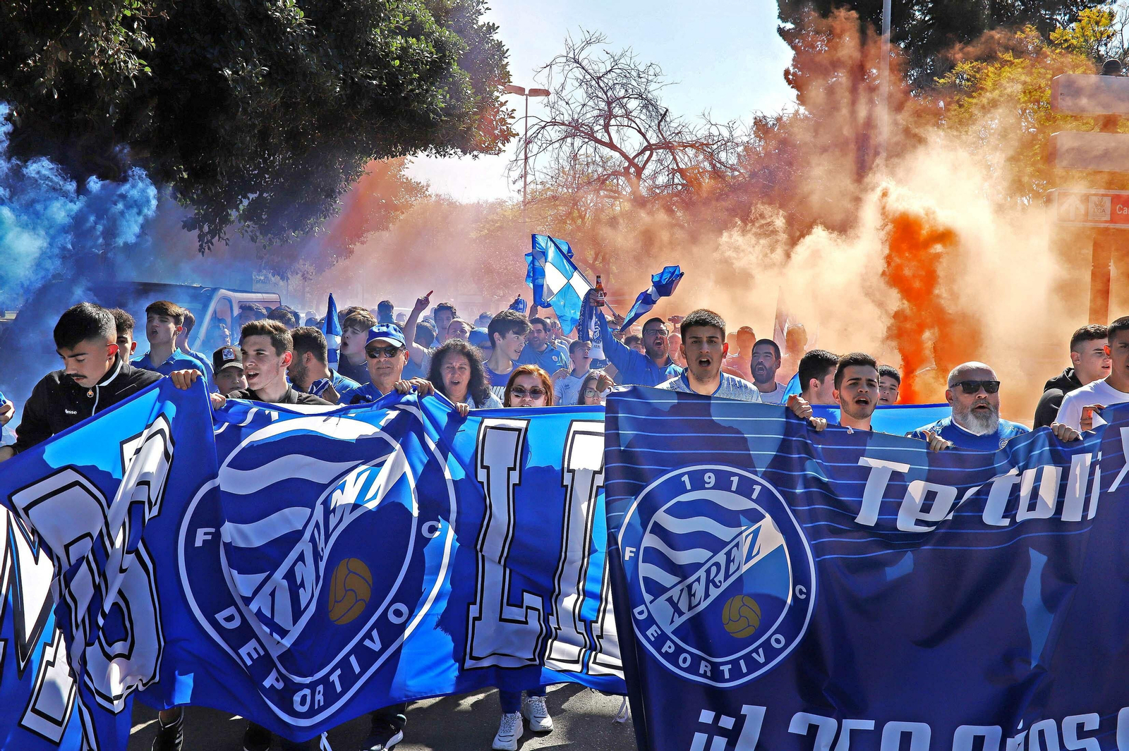 Recibimiento de la afición antes del derbi