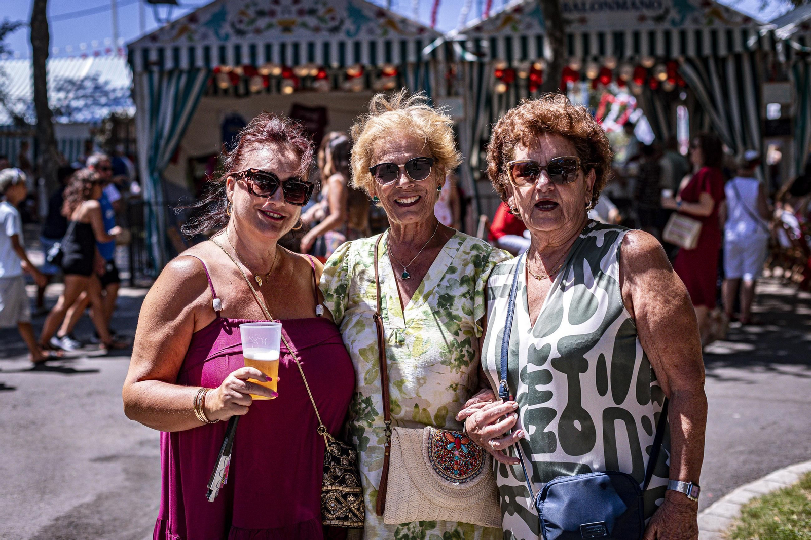 Búscate en las imágenes del Día de la Mujer de la Feria del Carmen y de la Sal de San Fernando