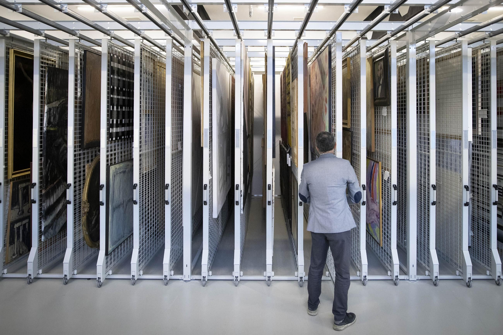 El almacén del arte de la Diputación de Granada, en imágenes