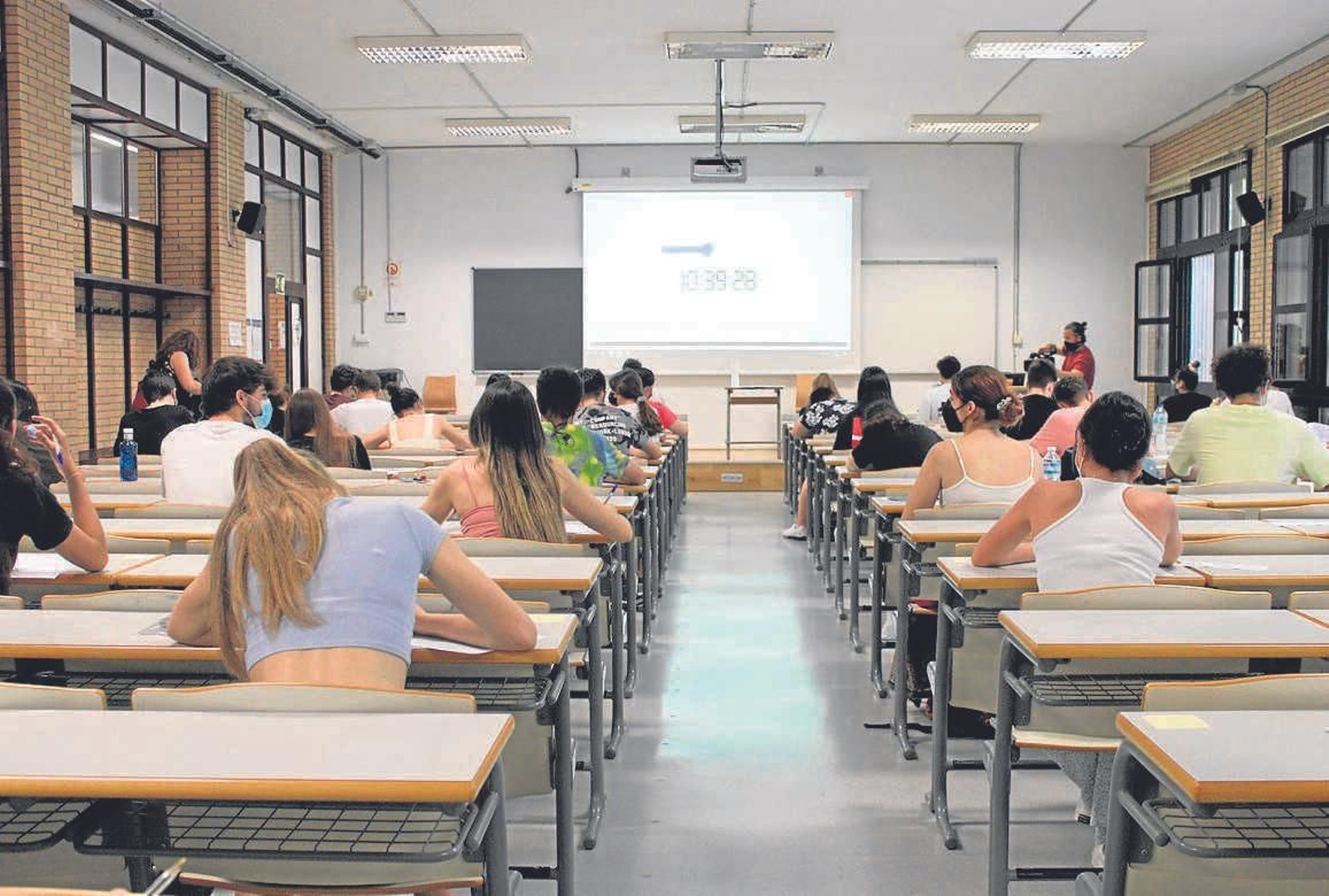 Estudiantes durante un examen en la UAL.