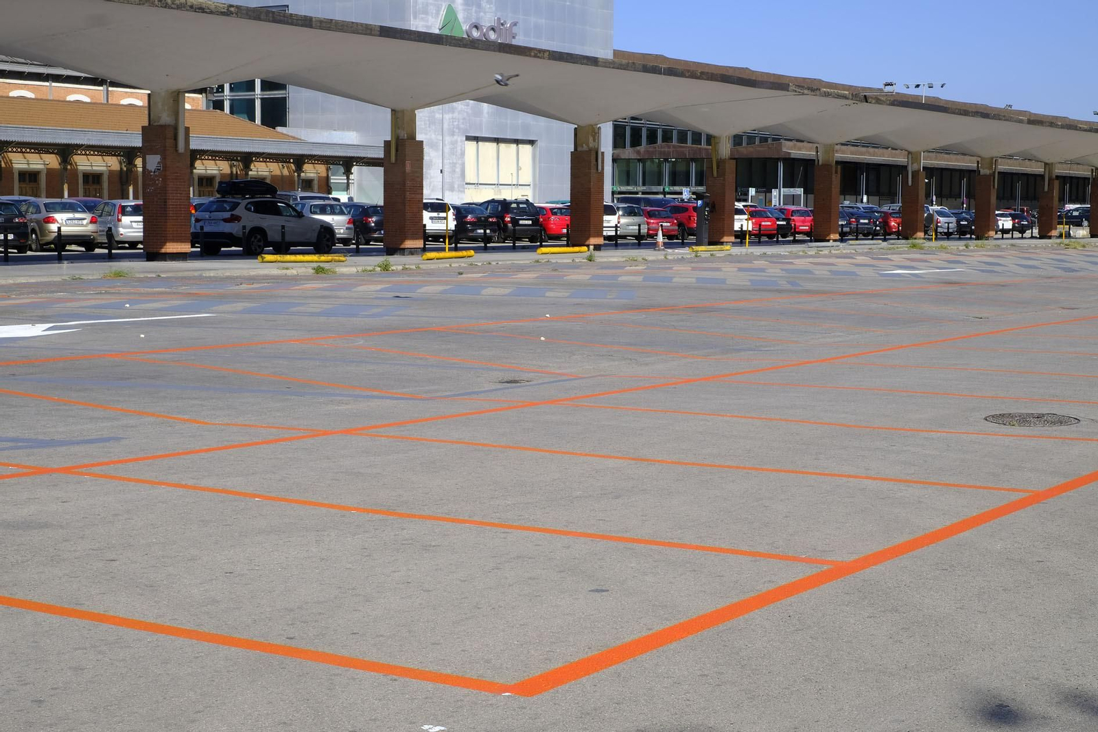 Imagen de la zona naranja en la antigua estación de autobuses.
