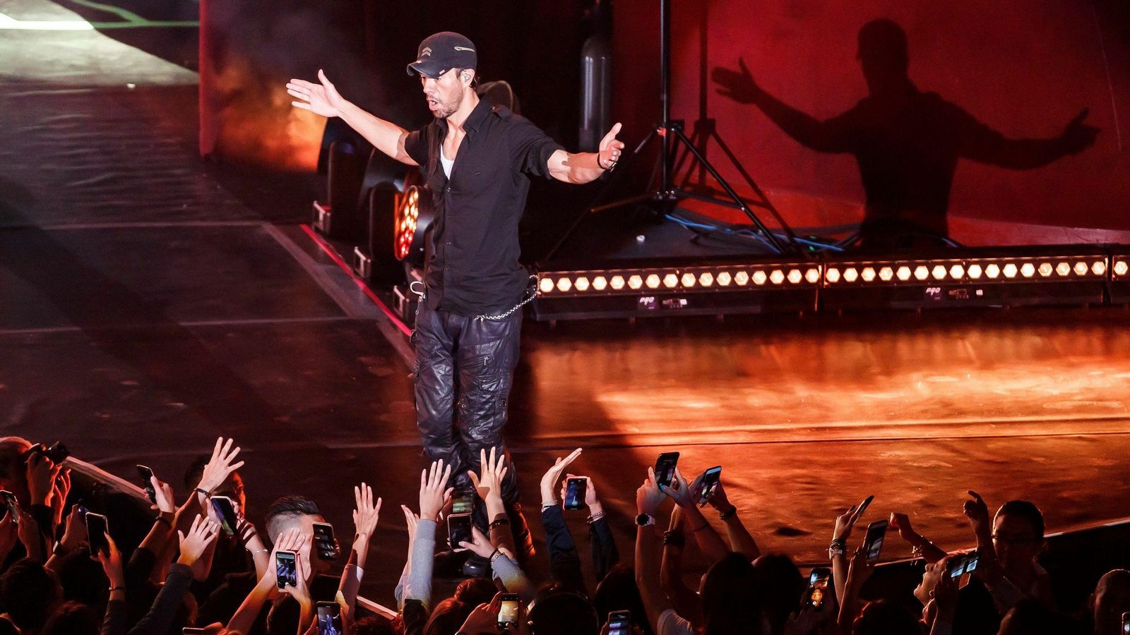 Enrique Iglesias durante una de sus actuaciones