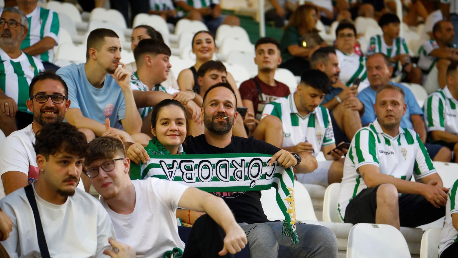 Búscate en las gradas del Arcángel en el Córdoba - Málaga CF