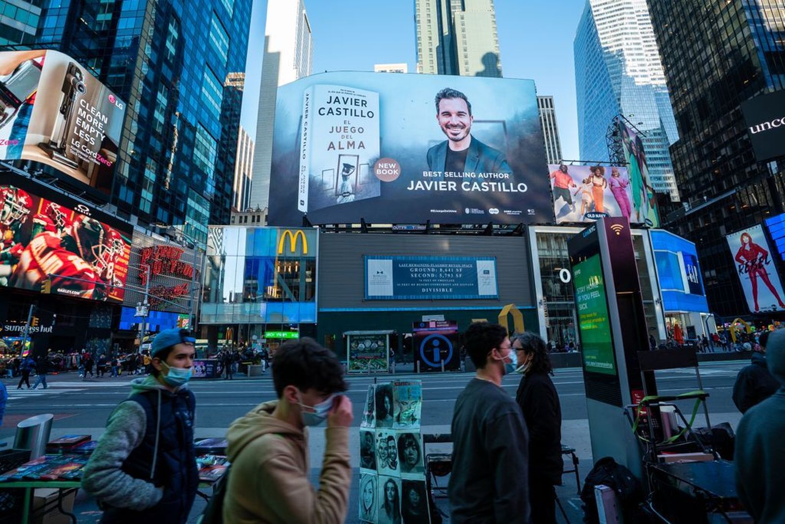 La imagen de Javier Castillo en Times Square.