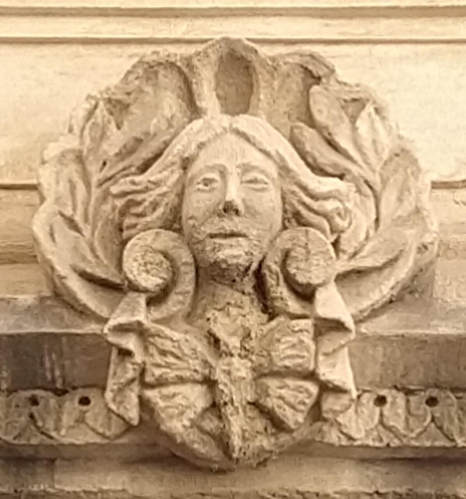 Mariposas en la Puerta de Purchena. Vuelos masónicos sobre Almería