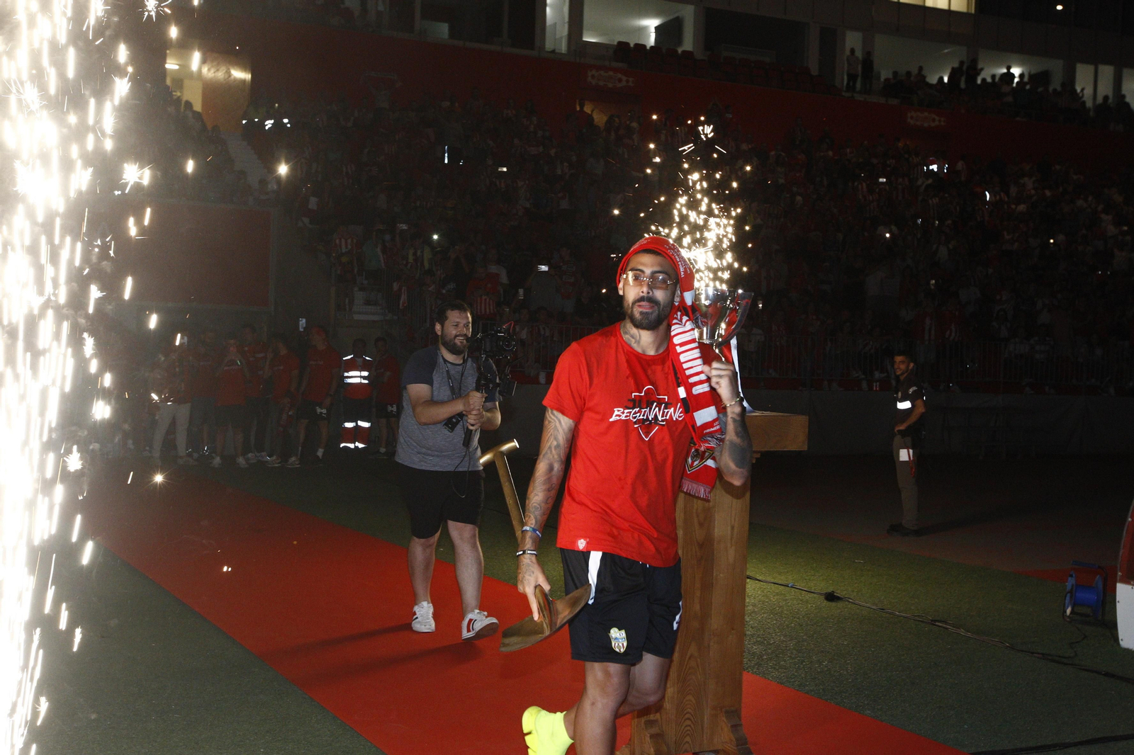 Las imágenes de la fiesta del ascenso de la U.D. Almería en el Estadio Mediterráneo.