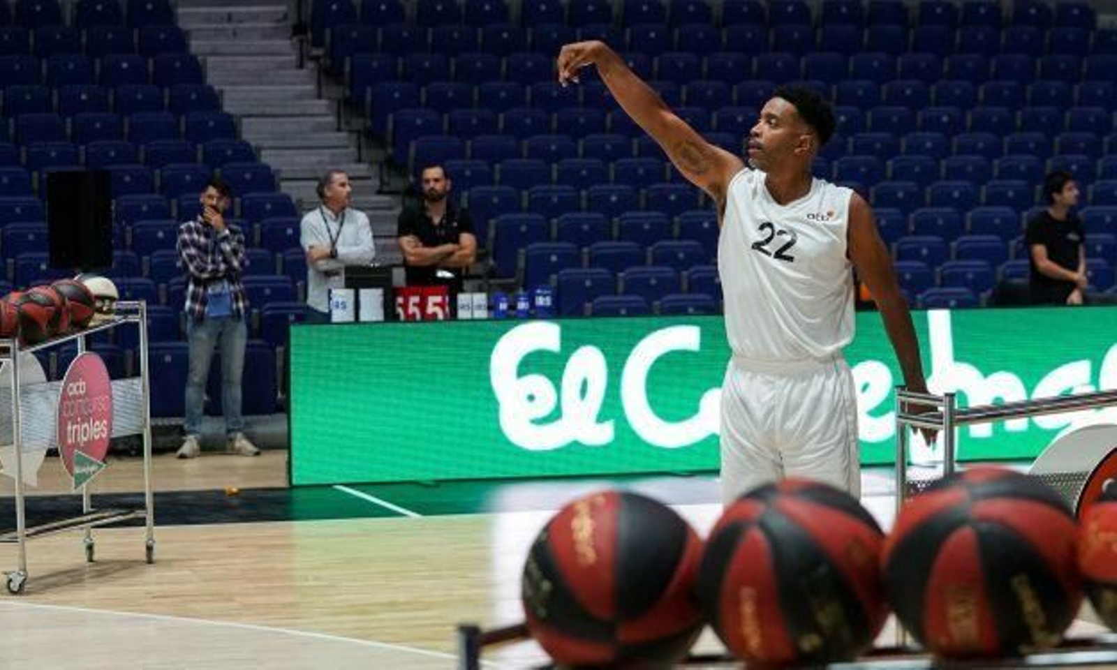 Louis Bullock, durante el concurso de triples.