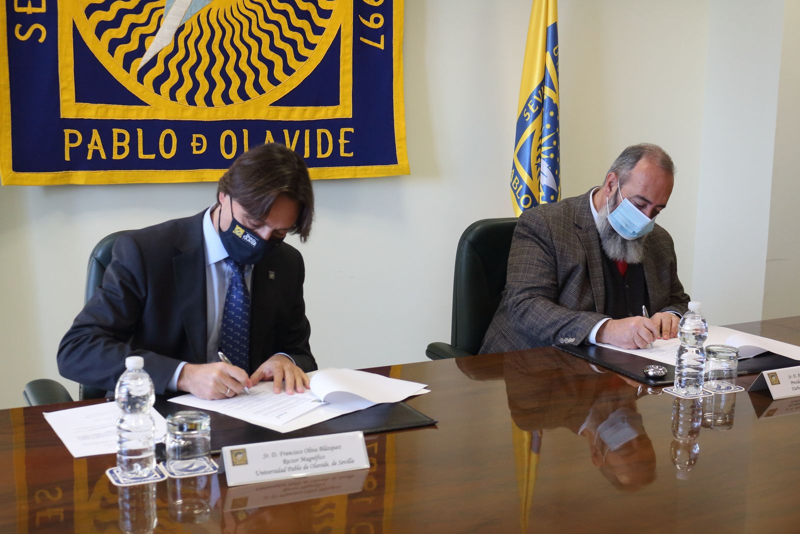 Firma del acuerdo de colaboración entre EnerHi y la Universidad Pablo de Olavide.